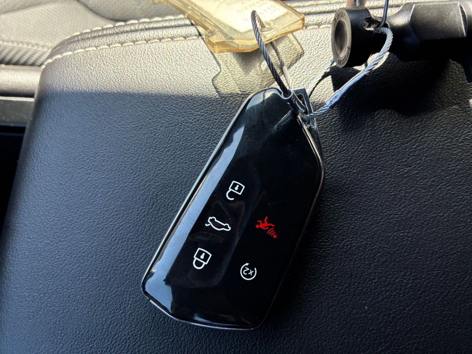 Used 2025 Volkswagen Atlas Cross Sport SE image 21