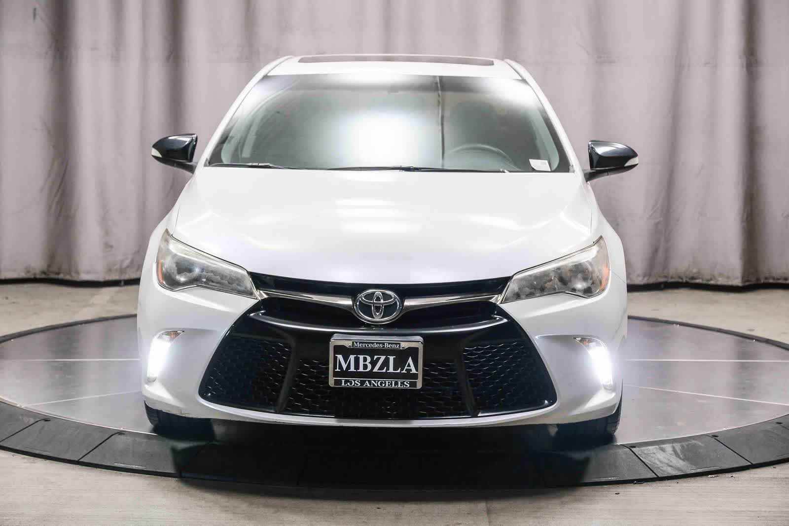 Used 2017 Toyota Camry XSE w/ Moonroof Package FWD image 6