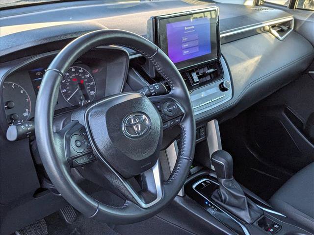 Used 2025 Toyota Corolla Cross LE image 10