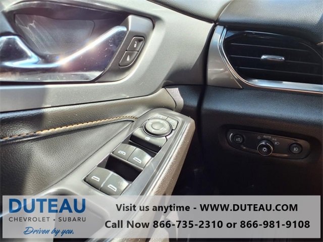 Used 2021 Chevrolet Traverse LT image 23