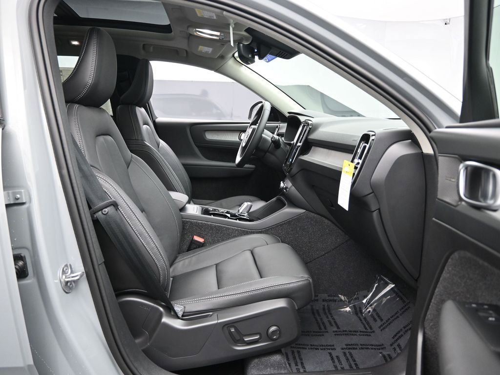 New 2025 Volvo XC40 B5 Ultra w/ Climate Package AWD/4WD image 29