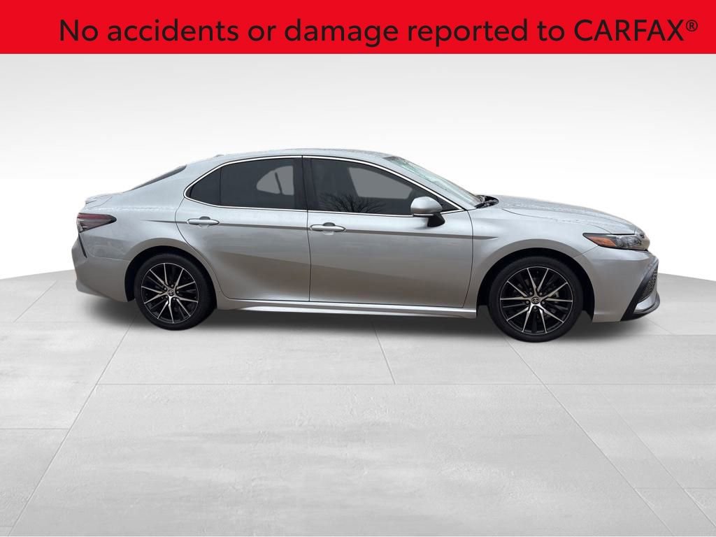 Used 2022 Toyota Camry SE image 2