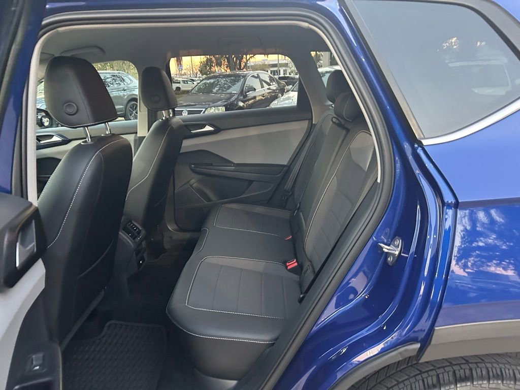 Used 2022 Volkswagen Taos SE w/ Driver Assistance Package image 41