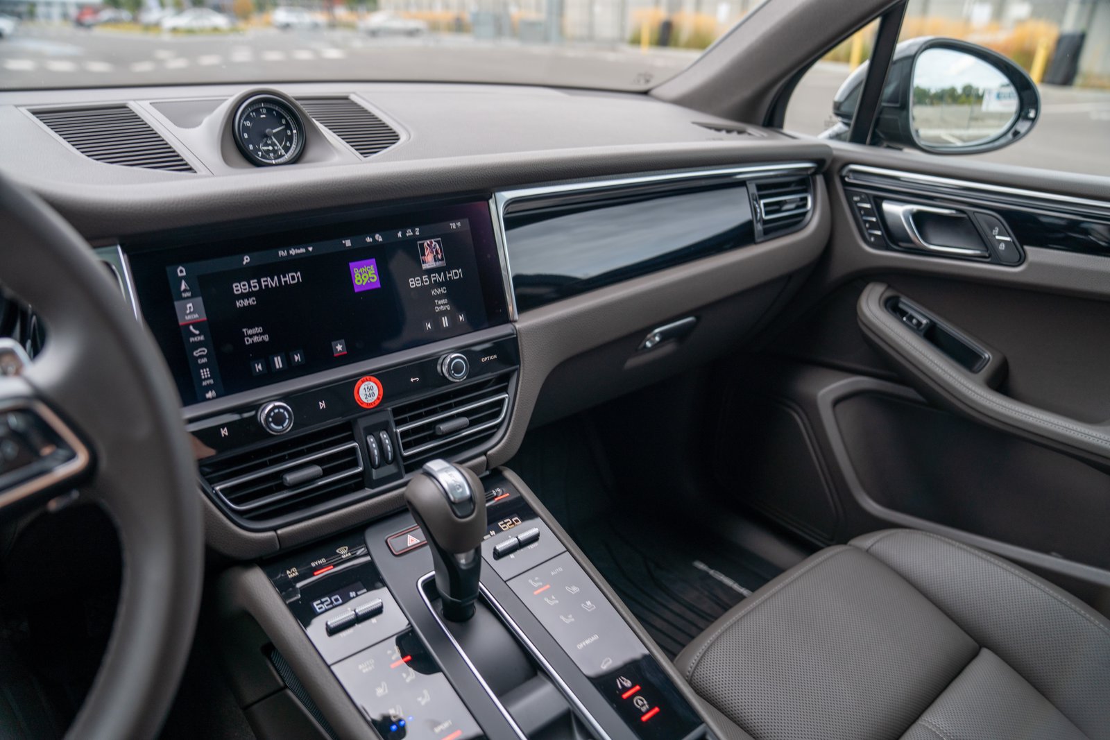 Certified 2026 Porsche Macan AWD/4WD image 14