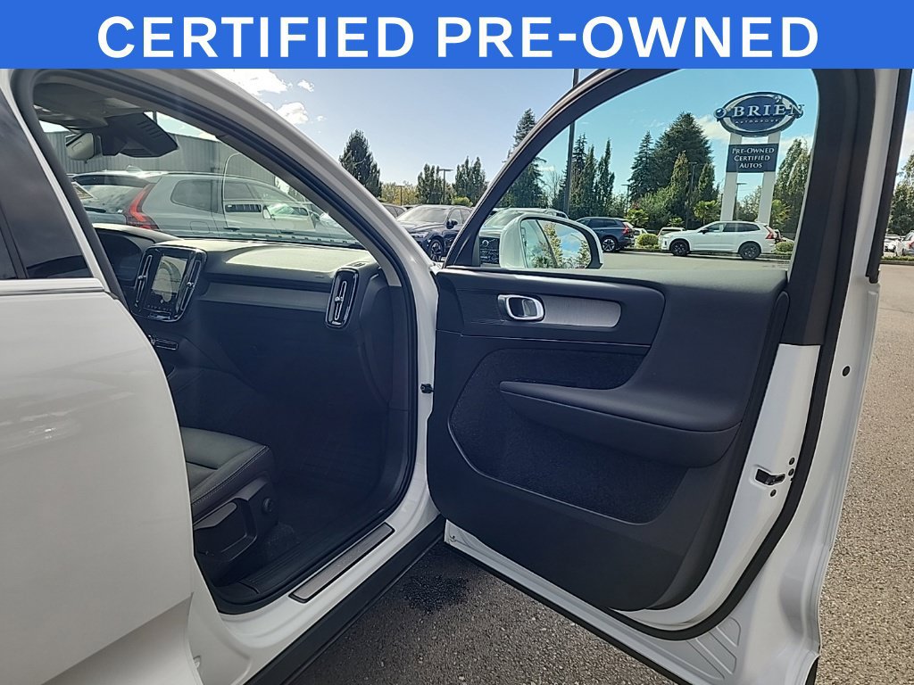 Used 2025 Volvo XC40 B5 Core w/ Protection Package Premier AWD/4WD image 19