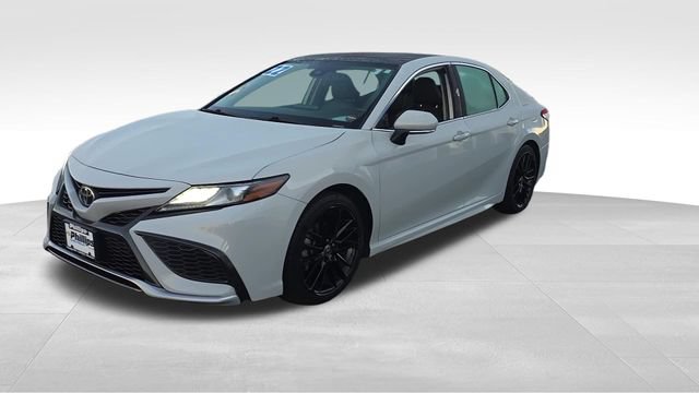 Used 2022 Toyota Camry XSE FWD image 2
