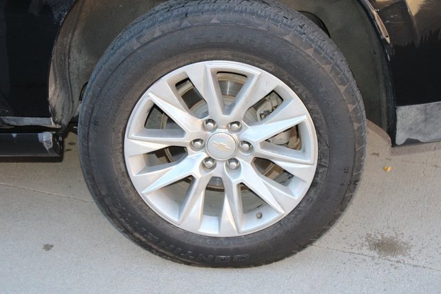 Used 2023 Chevrolet Suburban Premier image 31