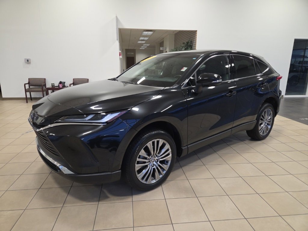 Used 2023 Toyota Venza Limited image 3