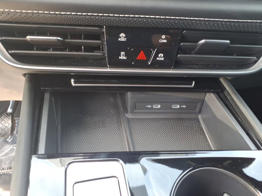 Used 2024 Volkswagen Atlas Cross Sport SE image 26