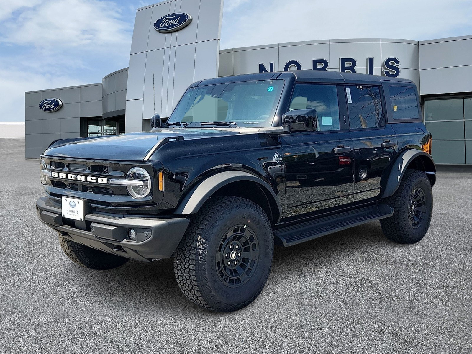 New 2026 Ford Bronco Outer Banks w/ Sasquatch Package AWD/4WD image 2