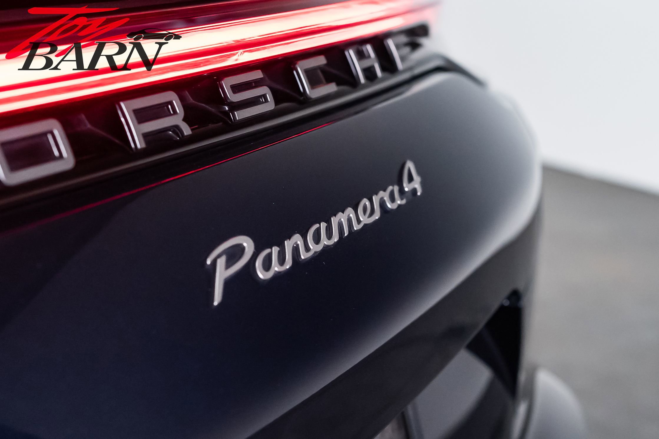Used 2022 Porsche Panamera 4 Platinum Edition AWD/4WD image 14