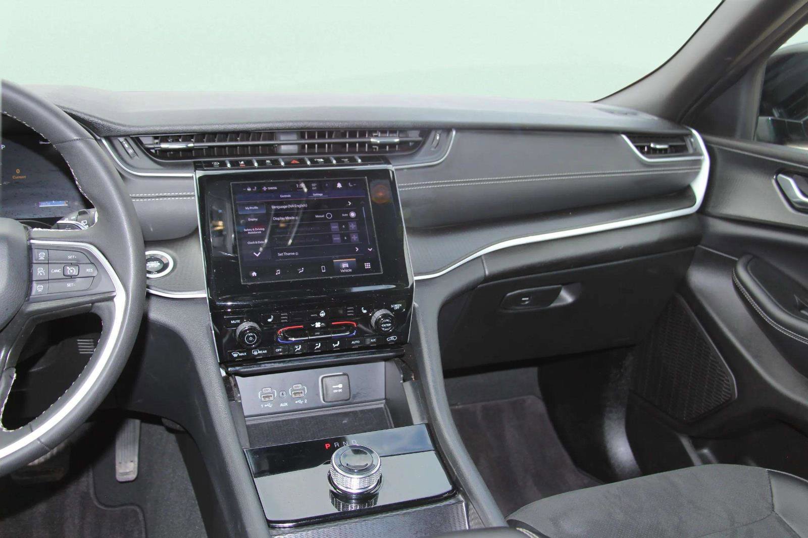 Used 2025 Jeep Grand Cherokee Altitude image 16