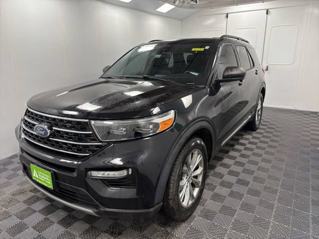 Used 2020 Ford Explorer XLT w/ Equipment Group 202A AWD/4WD image 3