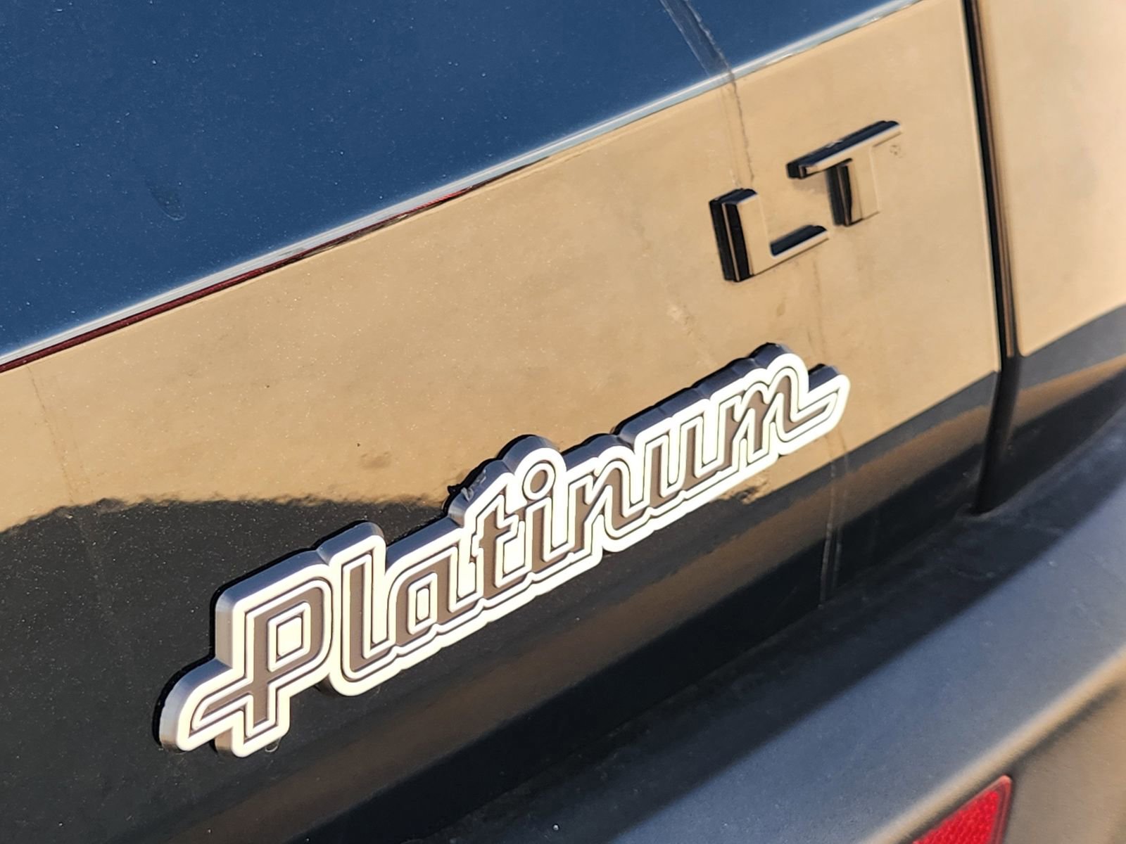 Used 2024 Chevrolet Traverse LT w/ Midnight/Sport Edition image 13