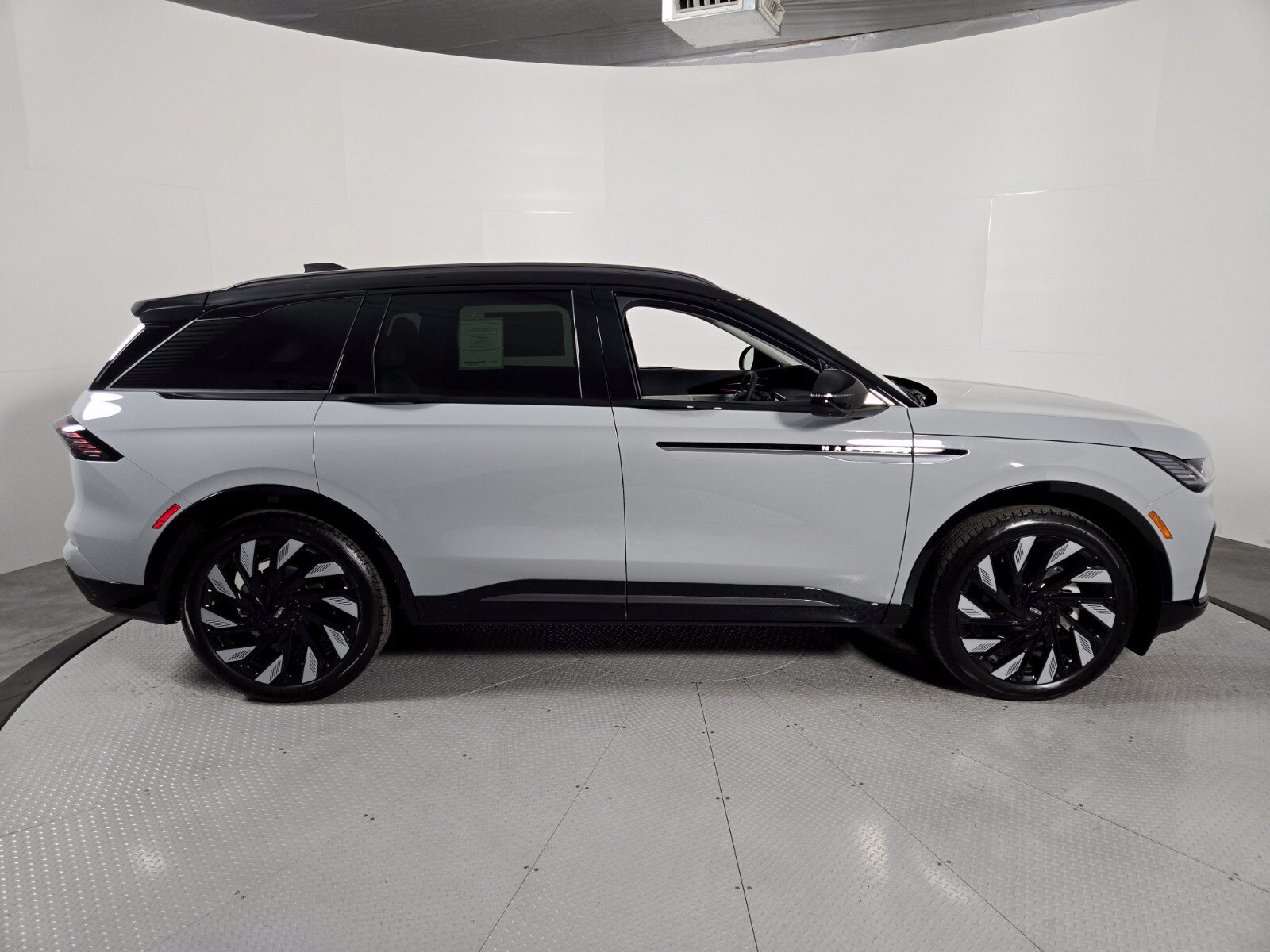 New 2026 Lincoln Nautilus Reserve AWD/4WD image 3