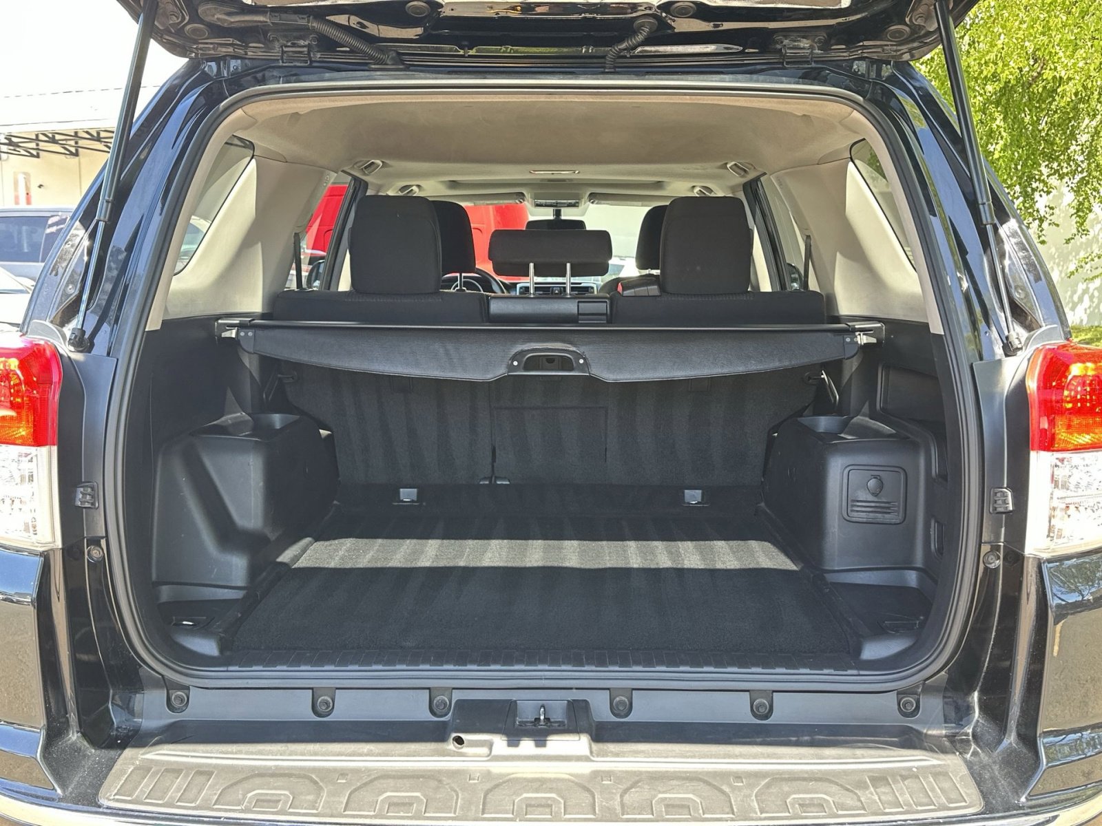 Used 2011 Toyota 4Runner SR5 AWD/4WD image 37