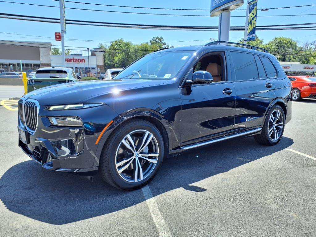 Used 2023 BMW X7 xDrive40i w/ M Sport Package AWD/4WD image 5