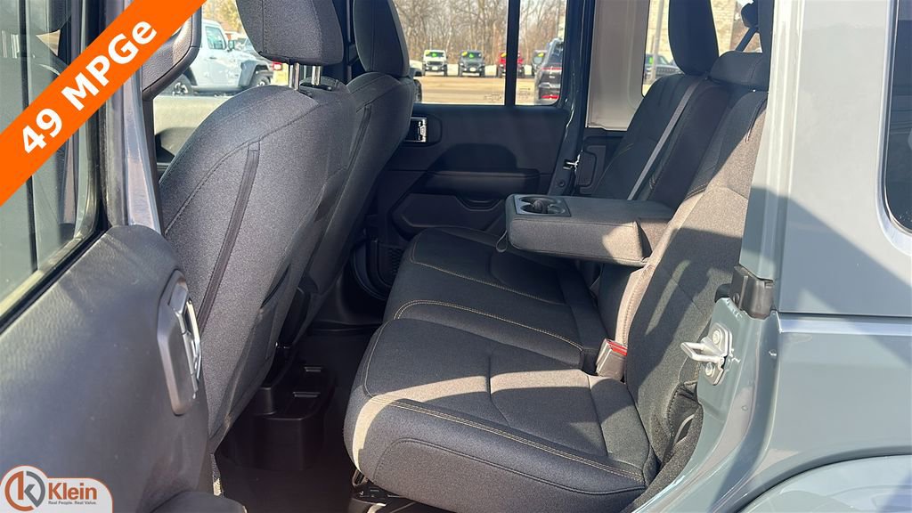 Used 2025 Jeep Wrangler Unlimited Sahara w/ Safety Group image 27