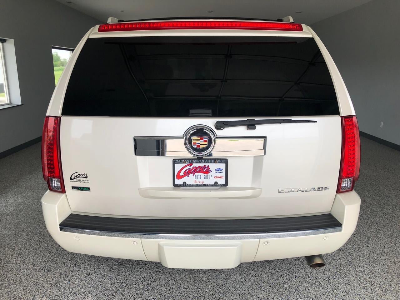 Used 2011 Cadillac Escalade Premium AWD/4WD image 3
