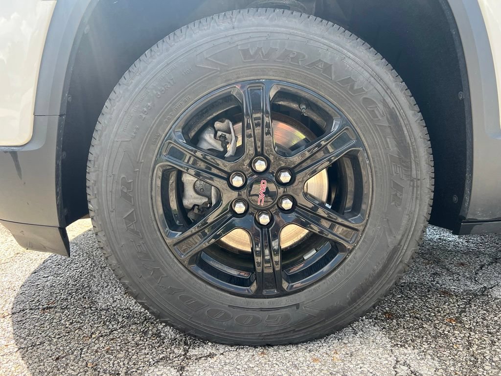 Used 2023 GMC Acadia AT4 w/ Preferred Package AWD/4WD image 11
