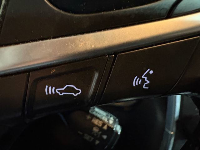 Used 2016 Toyota Camry XSE image 9