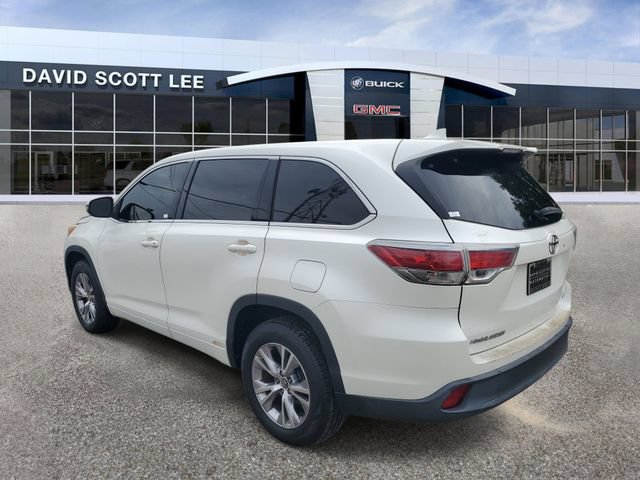 Used 2016 Toyota Highlander Plus FWD image 3