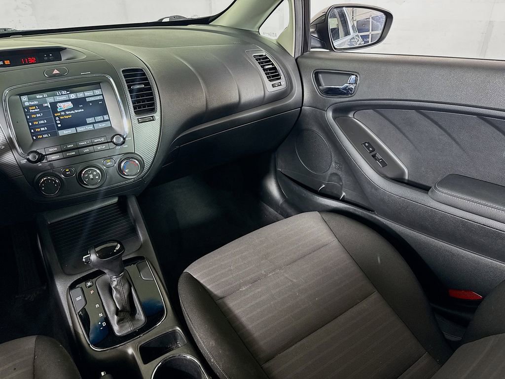 Used 2017 Kia Forte S image 21