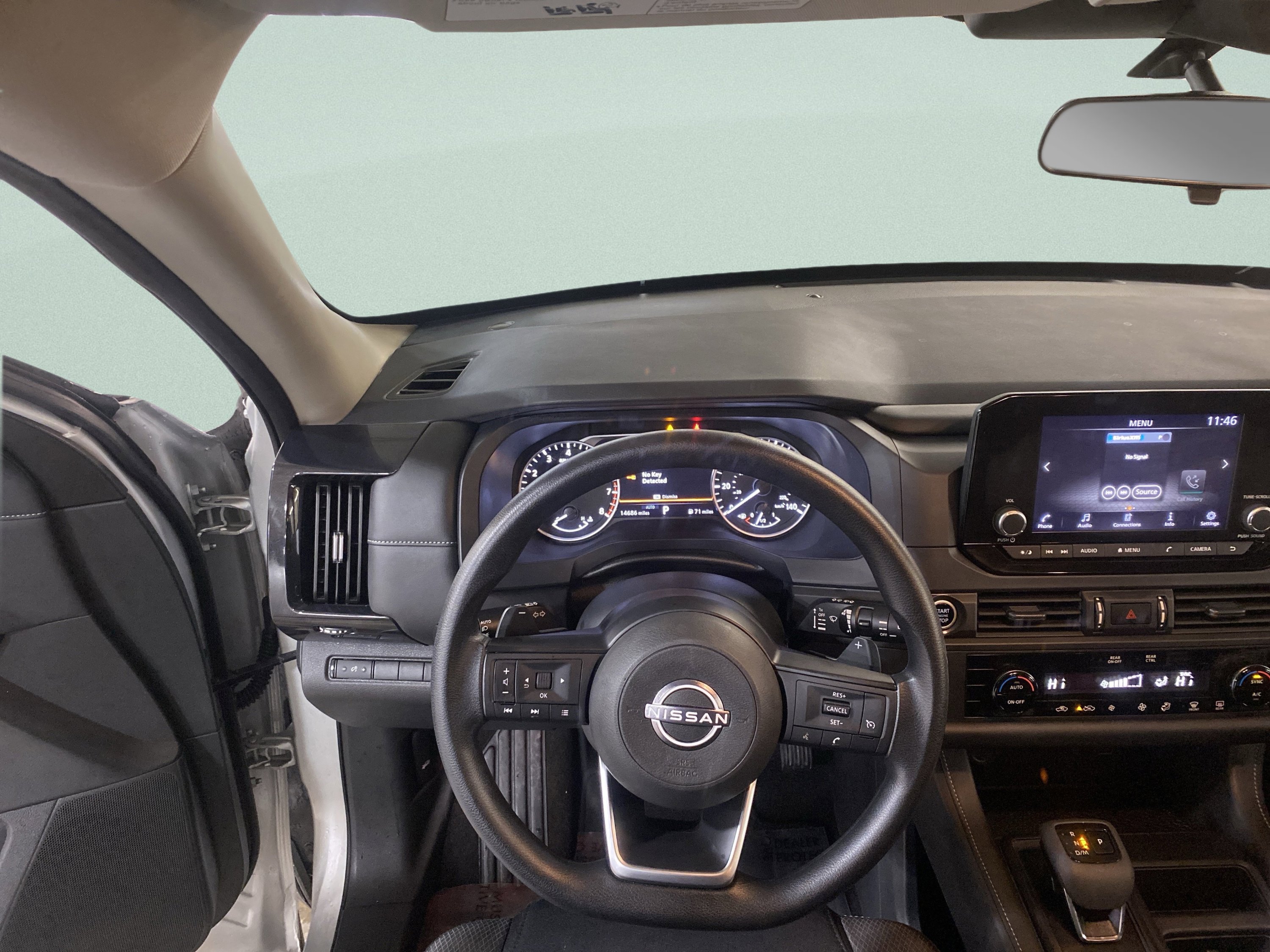 Used 2024 Nissan Pathfinder S image 17