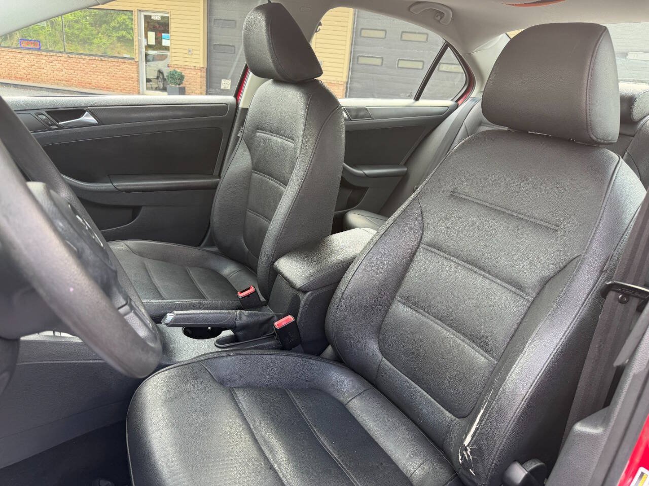 Used 2012 Volkswagen Jetta SE FWD image 16