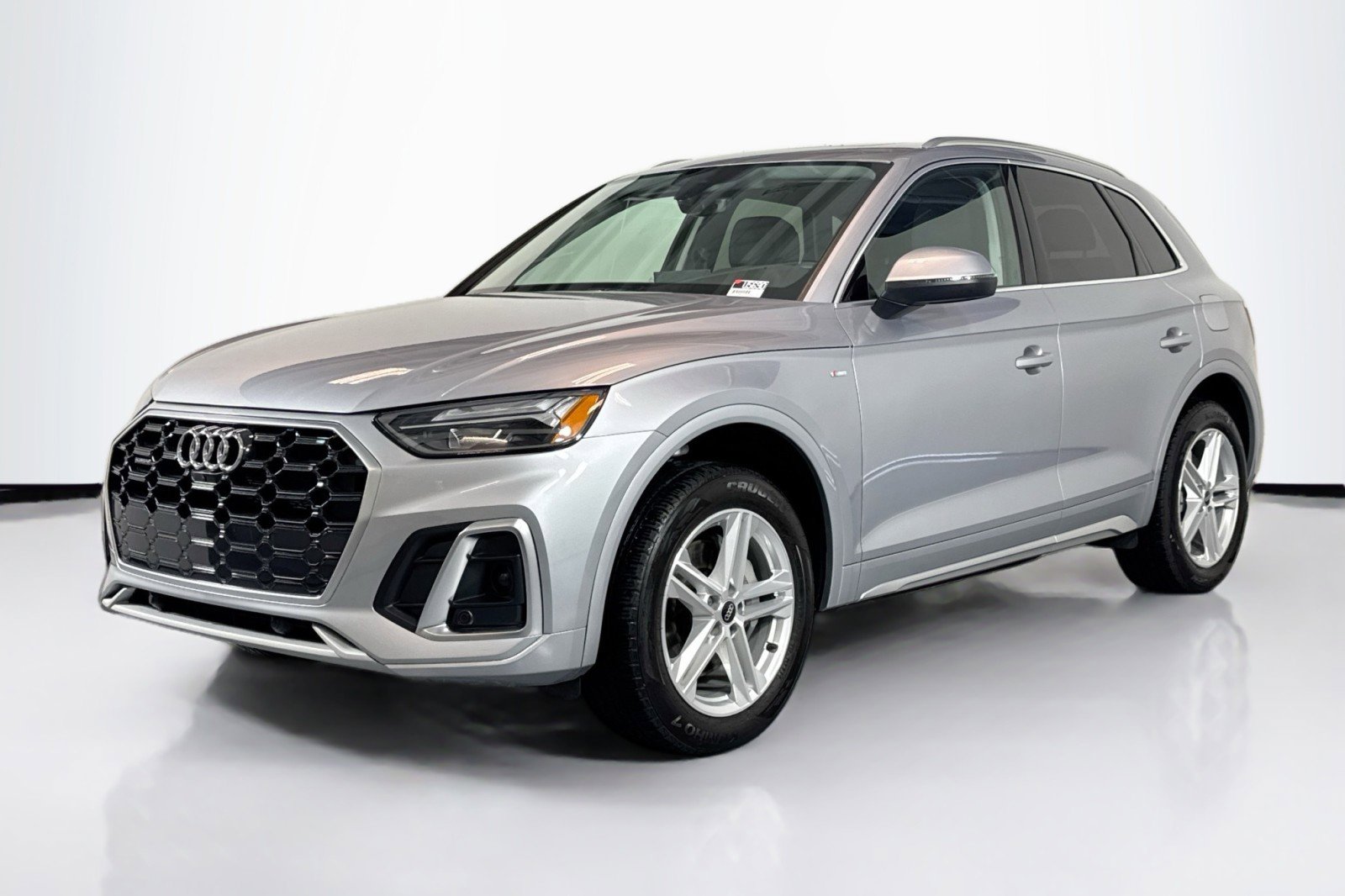 Used 2025 Audi Q5 e Premium Plus w/ Premium Plus Package AWD/4WD image 1