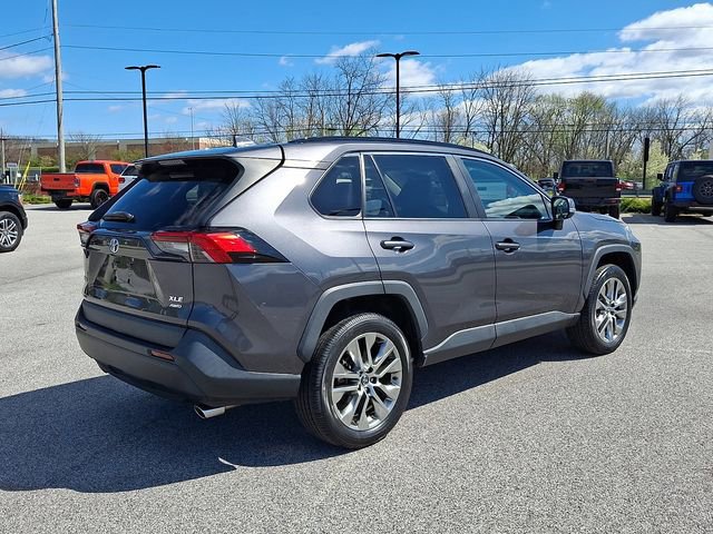 Used 2020 Toyota RAV4 XLE Premium image 10