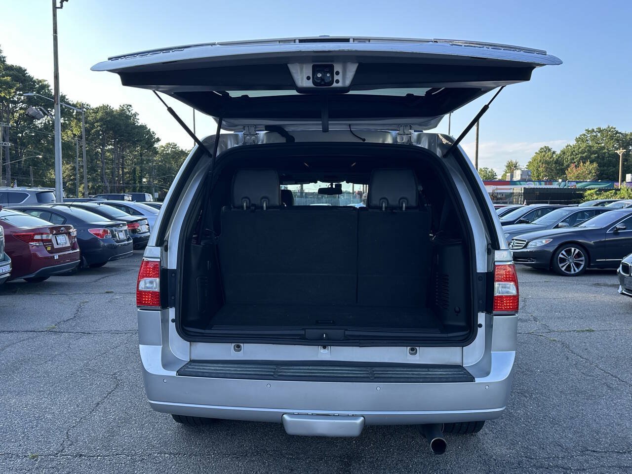 Used 2010 Lincoln Navigator 4WD image 14