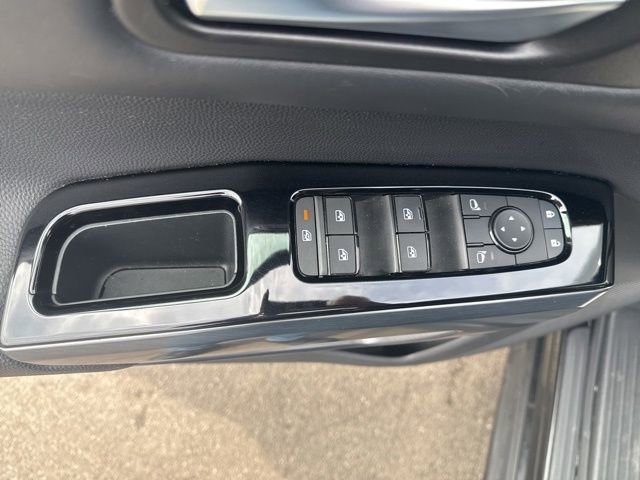 Used 2025 Nissan Pathfinder SL AWD/4WD image 8