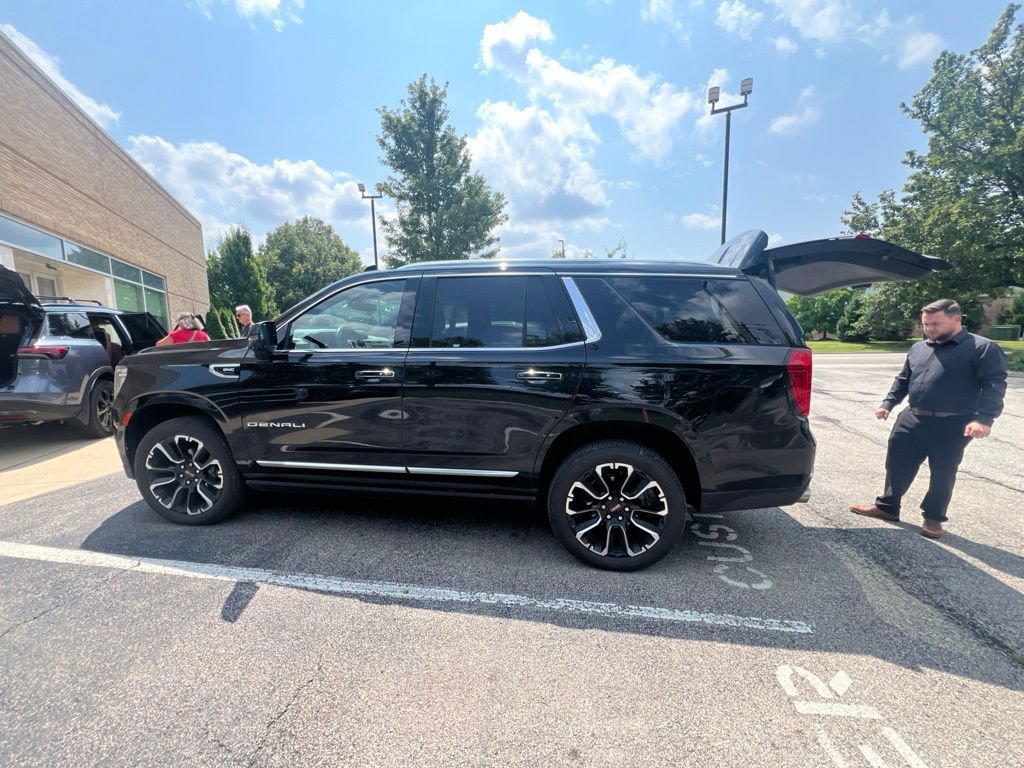 Used 2022 GMC Yukon Denali AWD/4WD image 3
