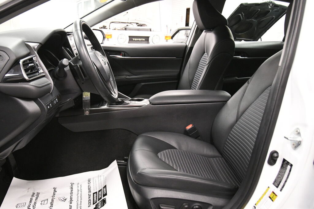 Used 2024 Toyota Camry SE image 9