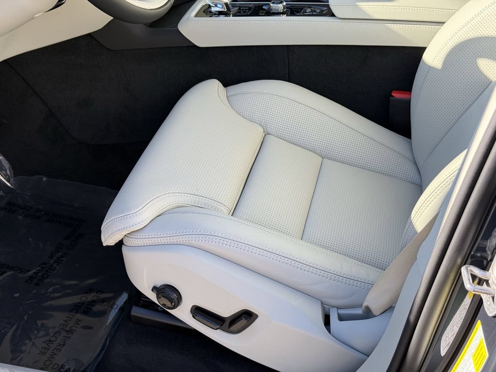 New 2026 Volvo XC90 B6 Ultra w/ Protection Package Premier AWD/4WD image 11