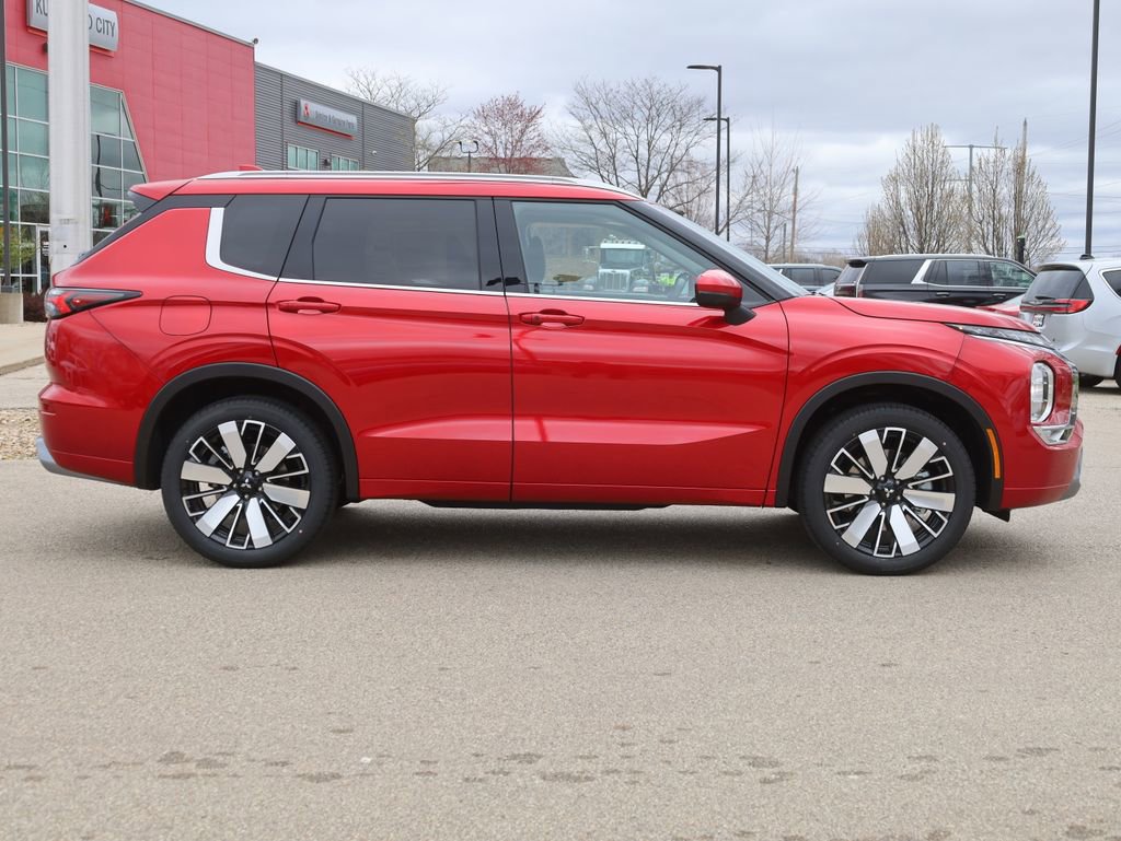 New 2025 Mitsubishi Outlander SEL image 11