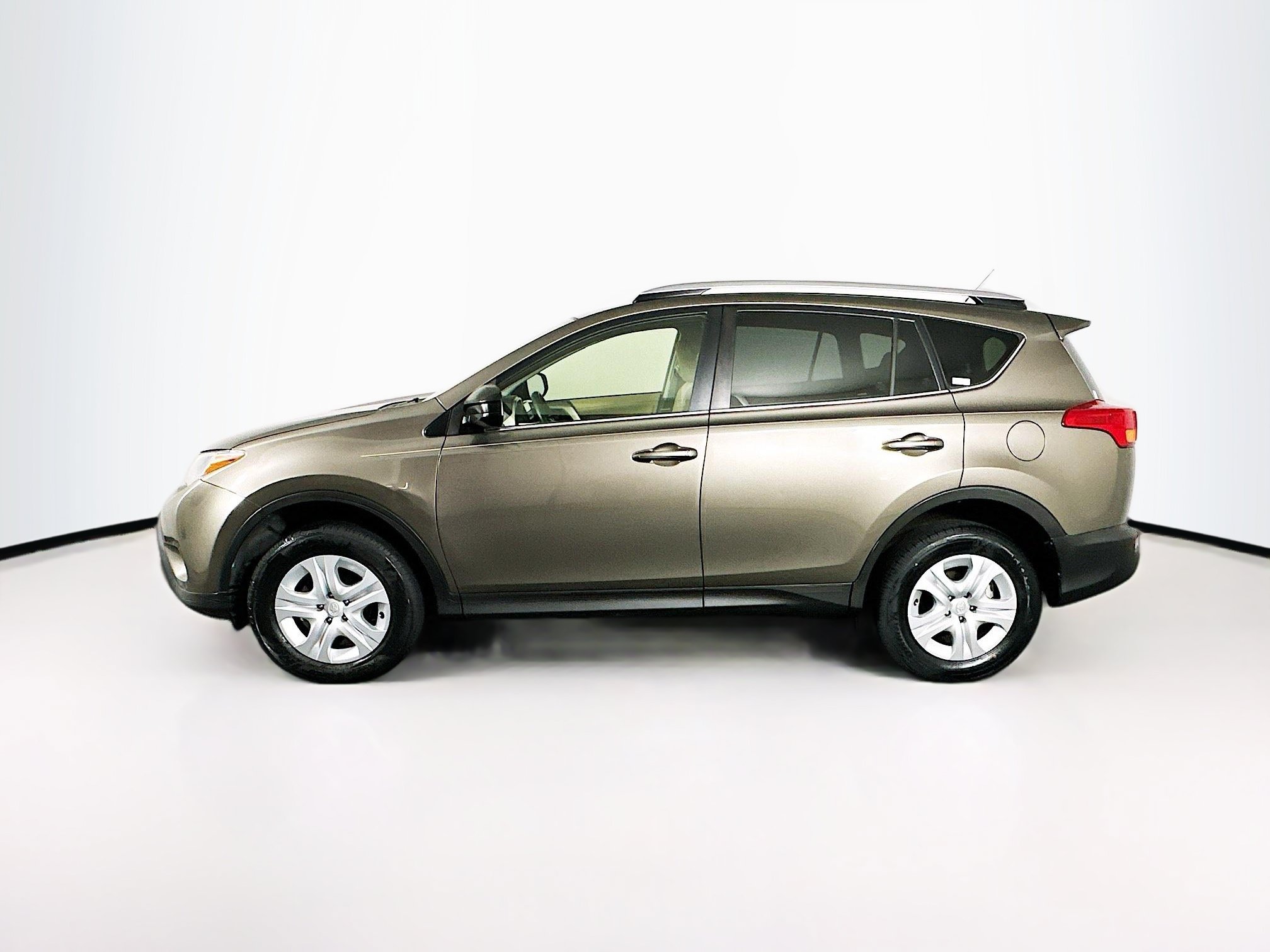 Used 2013 Toyota RAV4 LE FWD image 4