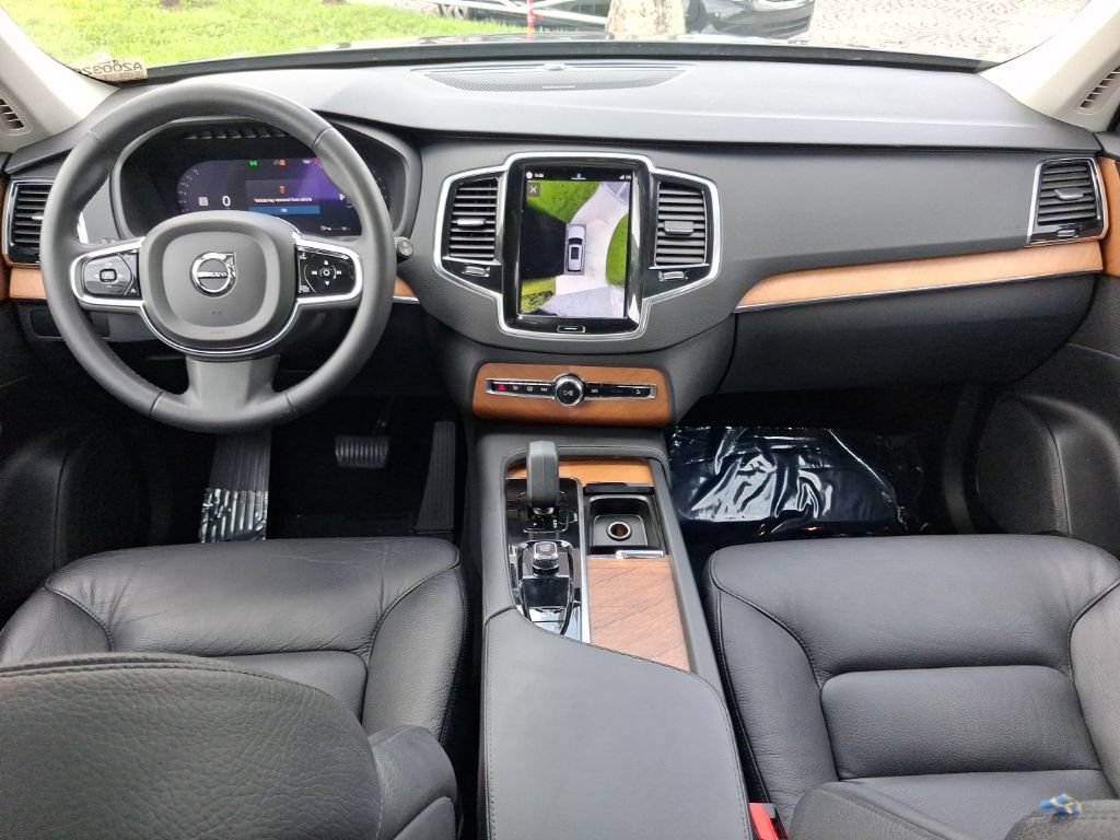 Used 2024 Volvo XC90 B5 Plus AWD/4WD image 9