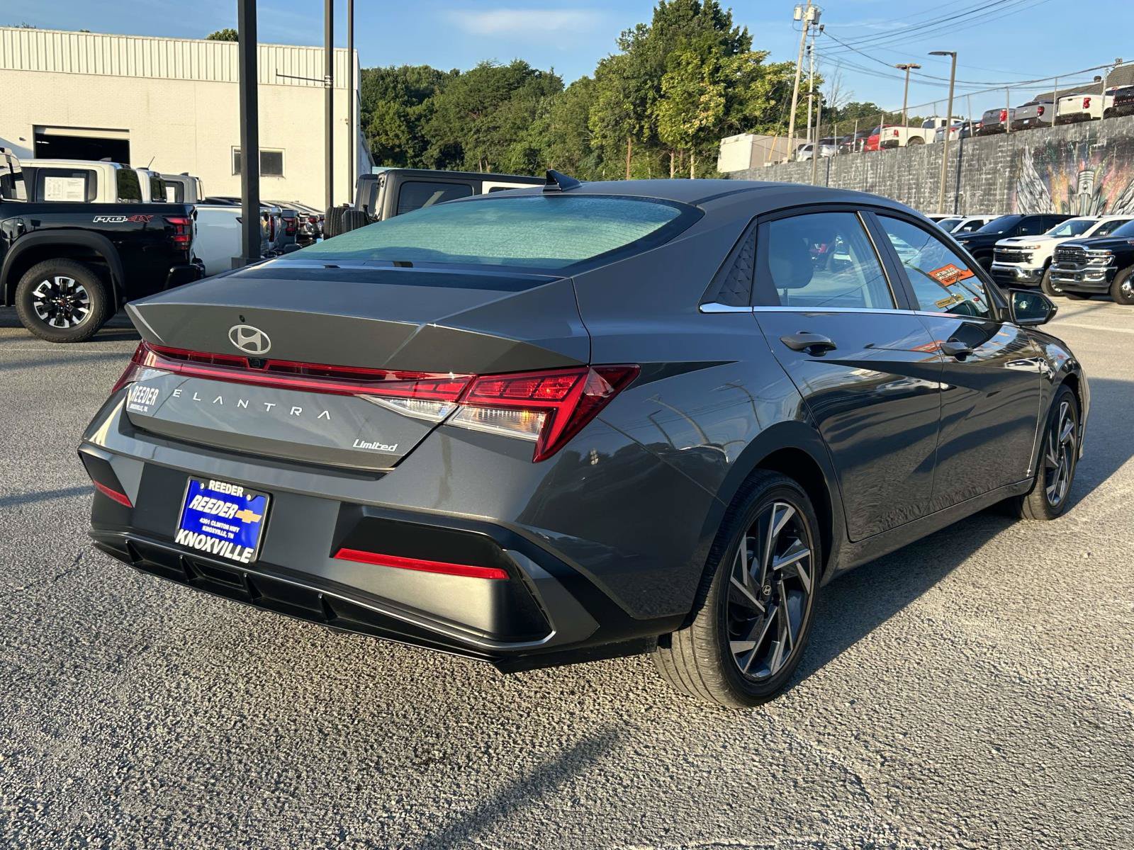 Used 2025 Hyundai Elantra Limited FWD image 7