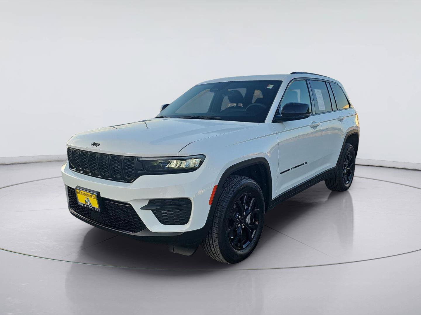 Used 2025 Jeep Grand Cherokee Altitude
