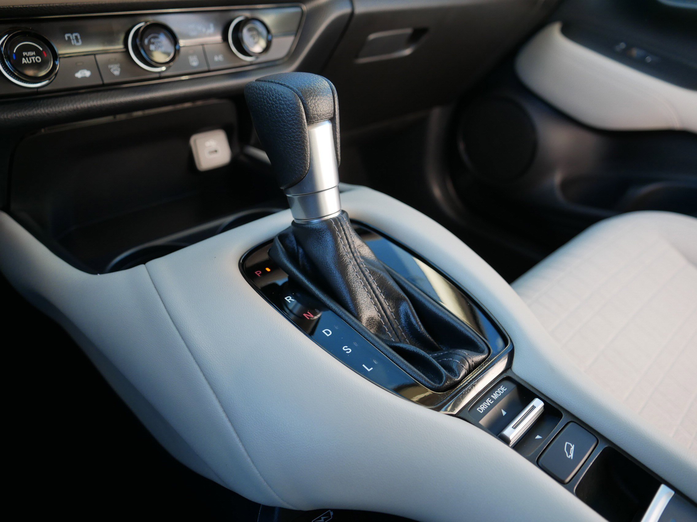 Used 2024 Honda HR-V LX image 24