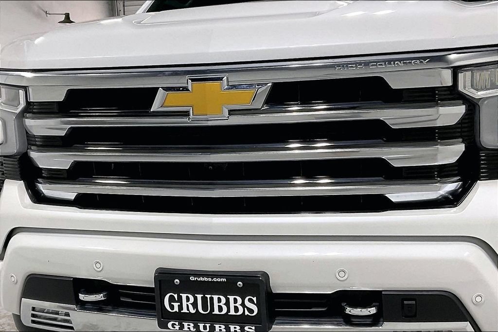 Used 2025 Chevrolet Silverado 1500 High Country AWD/4WD image 35