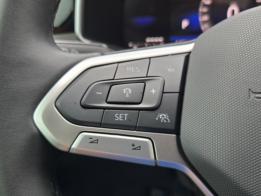 New 2026 Volkswagen Taos SE FWD image 13