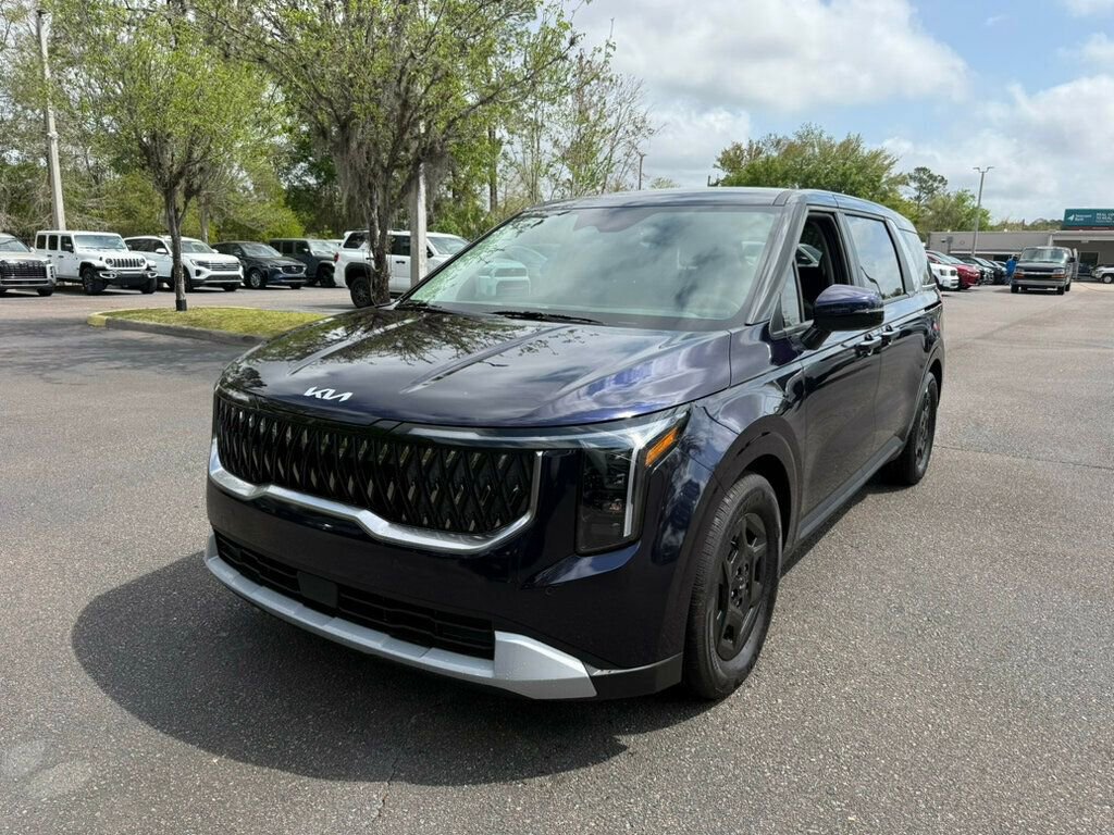Used 2026 Kia Carnival LX FWD image 1