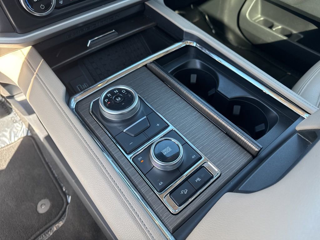 Used 2024 Ford Expedition Max Limited image 19