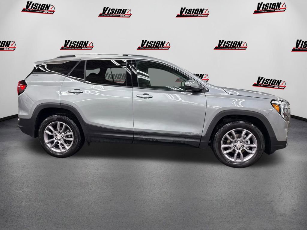 Used 2024 GMC Terrain SLT image 4