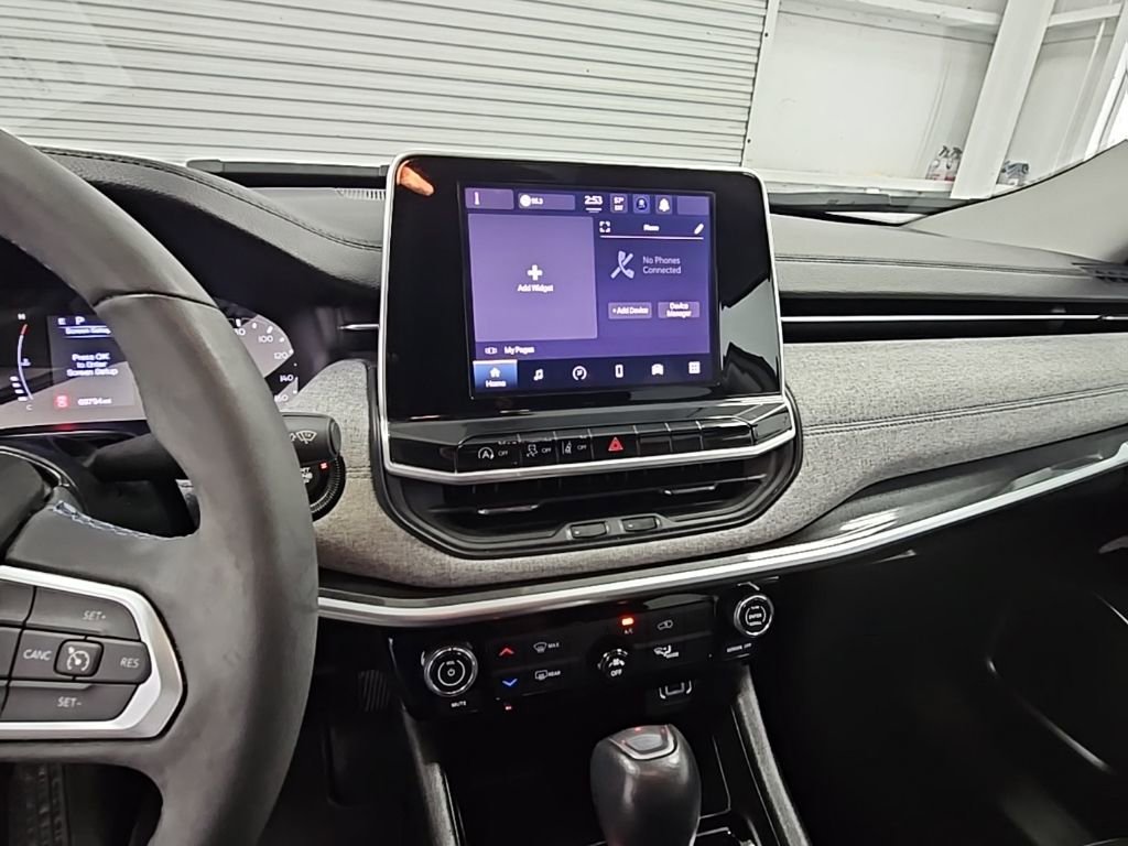 Used 2022 Jeep Compass Latitude image 13