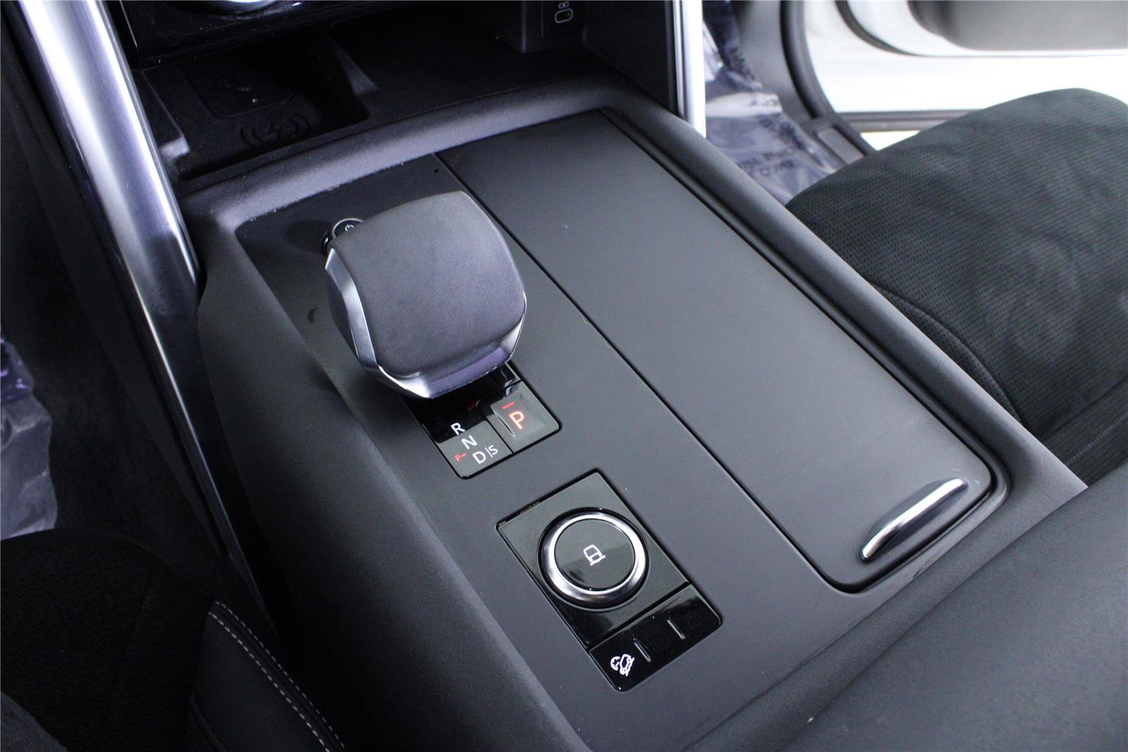 Used 2023 Land Rover Discovery S R-Dynamic AWD/4WD image 32