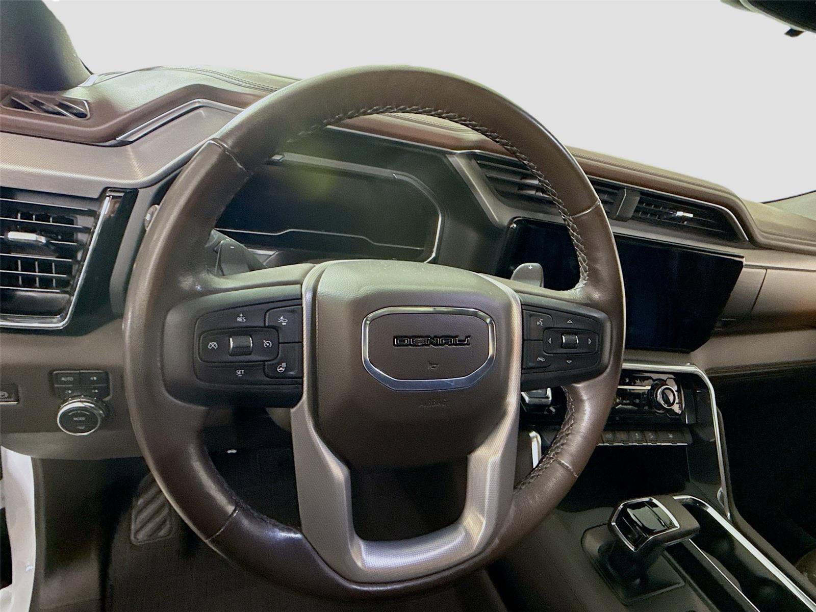 Used 2023 GMC Sierra 1500 Denali w/ Technology Package AWD/4WD image 5